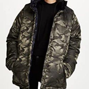 Oversize Reversible Camo Puffer Jacket - Size XS